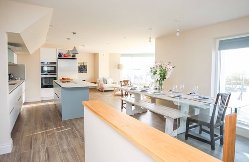 Trearddur Bay Cottage | BRYNIAU, pet friendly, luxury holiday cottage in Trearddur Bay