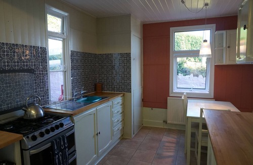 Goodwick Ski Chalet | Brynsior, Chalet on the hill in Goodwick with stunning sea views