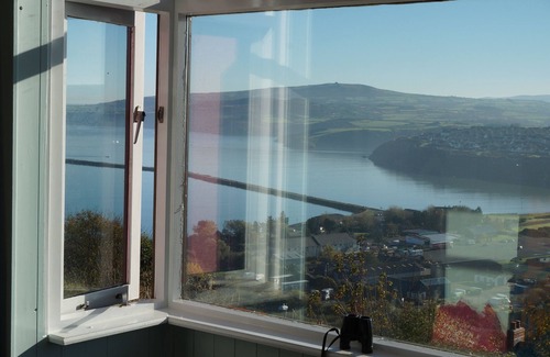 Goodwick Ski Chalet | Brynsior, Chalet on the hill in Goodwick with stunning sea views