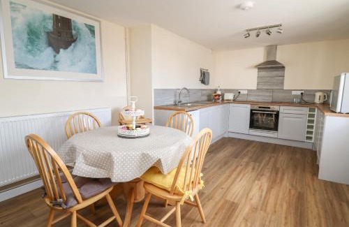 Llanfyrnach House | Brynteg Cottage