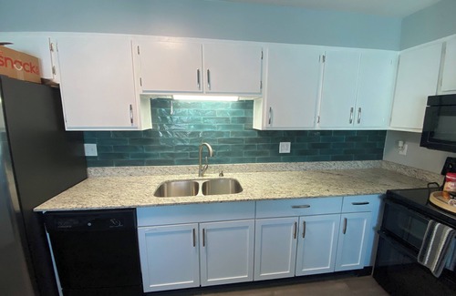North Charleston House | Bubbly Chateau in Park Circle Perfect for Travelers that want to Socialize