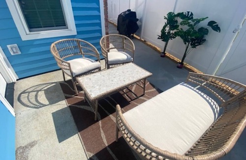 North Charleston House | Bubbly Chateau in Park Circle Perfect for Travelers that want to Socialize