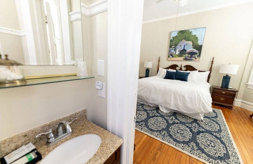 Edenton Bed & Breakfast | Buccaneer Room - Captain's Quarters Inn, Downtown Historic Edenton