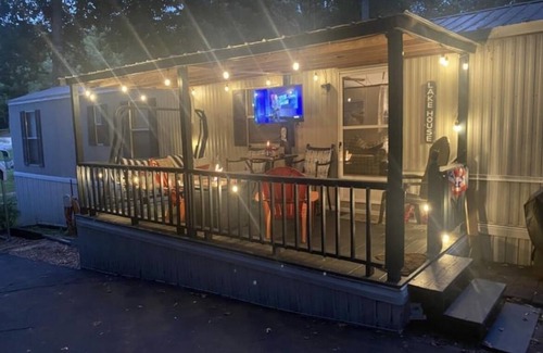Springville House | Buchanan Resort 2 Bed/1 Bath Lake Retreat