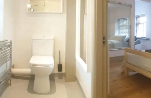 Burnley Apartment | Buck - En-suite Room in Canalside Guesthouse