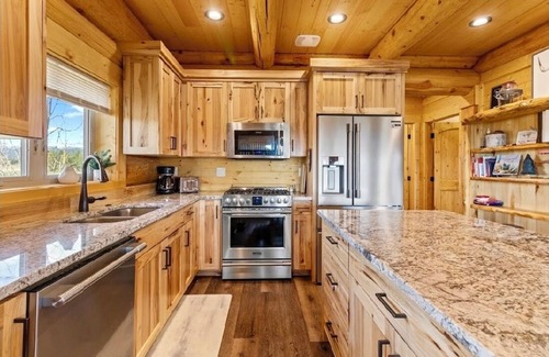 Island Park Cabin | Bucket List Adventure Lodge. Newly built! Grill, Fire pit, Parking