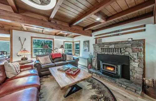 West Village House | Buckeye Bear's Den-ac-walking Distance To Town