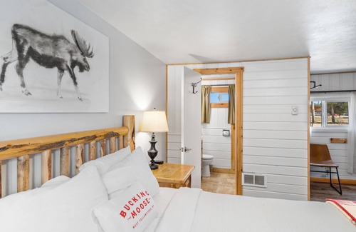 West Yellowstone Hotel | Bucking Moose Bobcat Room (#4)