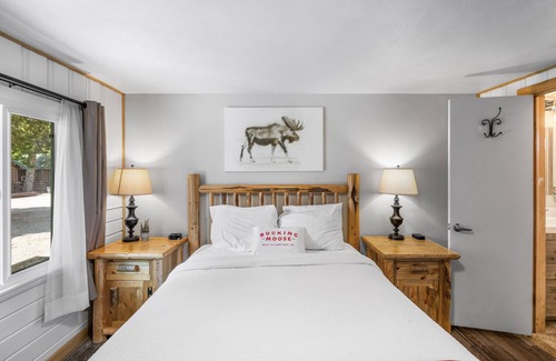 West Yellowstone Hotel | Bucking Moose Bobcat Room (#4)