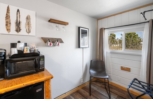 West Yellowstone Hotel | Bucking Moose Chipmunk Room (#5)