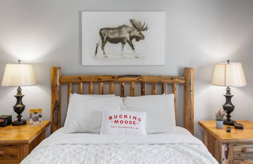 West Yellowstone Hotel | Bucking Moose Chipmunk Room (#5)