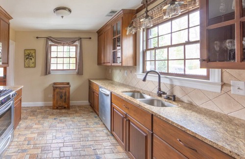 Venable House | Buckingham Hall | Luxury, Furnished 3BR Home 1 mile from UVa & 1.5 to Downtown