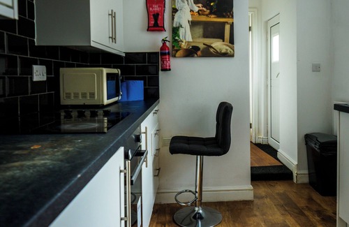 Stoke-on-Trent Apartment | Bucknall Lodge Room 2 Hanley