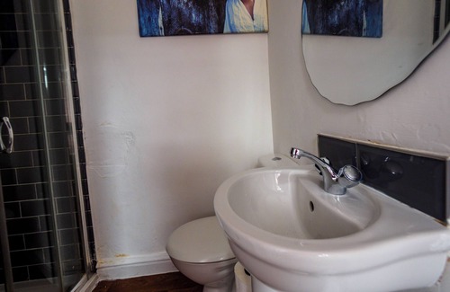 Stoke-on-Trent Apartment | Bucknall Lodge Room 2 Hanley