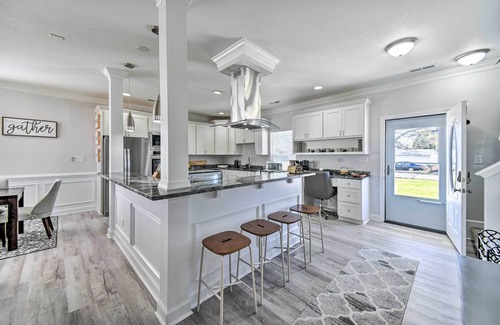 Buckroe Beach Cottage | Buckroe Family Home: Walk to the Beach!