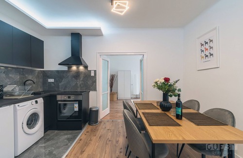 Belvaros - Lipotvaros Apartment | Budapest Classic Getaway