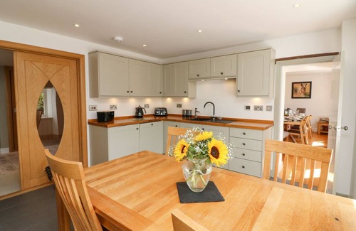 Berrynarbor Cottage | BUDDICOMBE HOUSE, pet friendly, with open fire in Combe Martin