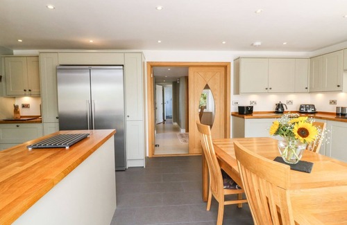 Berrynarbor Cottage | BUDDICOMBE HOUSE, pet friendly, with open fire in Combe Martin