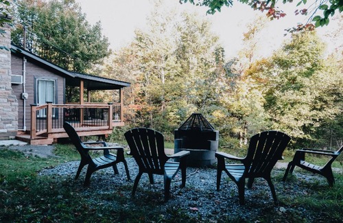 Sainte-Marie Ski Chalet | Buddy Shack: nature immersion, ideal for 4 guests, near Frampton Brasse, golf, W