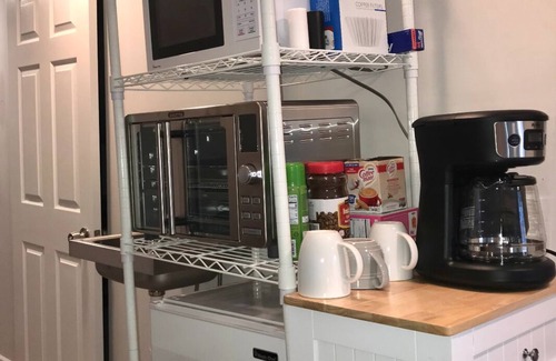 Ohio City Apartment | BUDGET COZY STUDIO