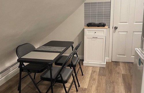 Ohio City Apartment | BUDGET COZY STUDIO