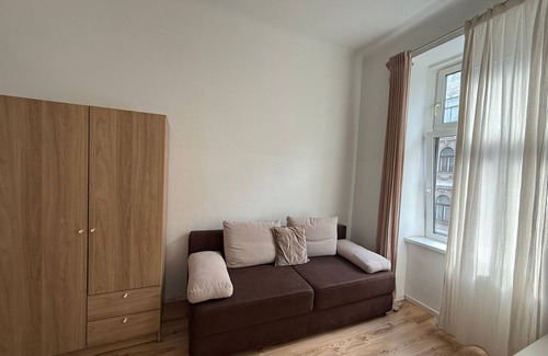 Rudolfsheim-Funfhaus Apartment | Budget-Friendly 2BR Apt. with Great Location