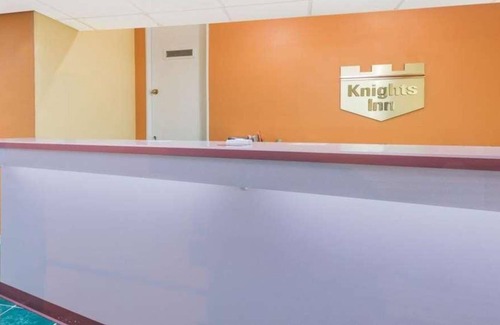 Berea House | Budget-friendly Accommodation at Knights Inn Berea! Pets Allowed, Free Breakfast