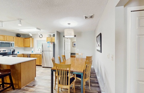 Big Horn Condo | Budget-Friendly Condo, Steps from the New Bear Back Poma