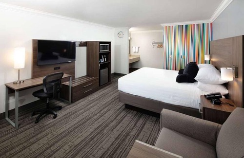 Temecula Hotel | Budget-Friendly Stay in Signature Temecula! Onsite Pool, Near Old Town Temecula