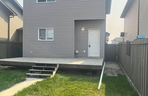 Grande Prairie Apartment | Budget Stay | Kitchen Essentials | WIFI | Parking