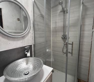 Sketty House | Budget Stay near Singleton Hospital 5