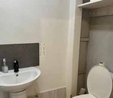 Sketty House | Budget Stay near Singleton Hospital 5