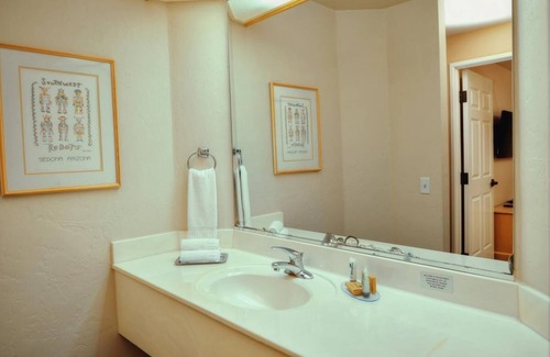 Palo Verde House | Budget Stays in Tucson Await: Spacious Rooms Near University of Arizona!