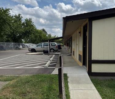 Columbus Hotel | Budgetel Inn & Suites