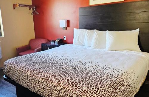 Fort Scott Hotel | Budgetel inn & Suites