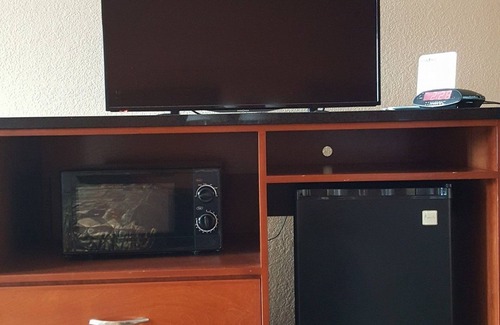 Hearne Hotel | Budgetel Inn & Suites