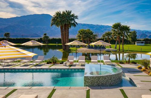 Palm Springs Villa | Buena Vista by AvantStay Massive Outdoor Oasis w Pool Spa Firepit
