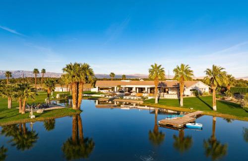 Palm Springs Villa | Buena Vista by AvantStay Massive Outdoor Oasis w Pool Spa Firepit