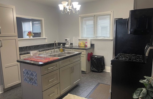 Buffalo House | Buffalo 4BR Home 5 Beds, Near Airport & Downtown