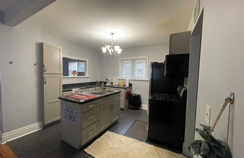 Buffalo House | Buffalo 4BR Home 5 Beds, Near Airport & Downtown