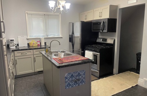 Buffalo House | Buffalo 4BR Home 5 Beds, Near Airport & Downtown