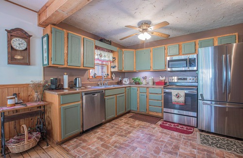 Robbinsville Cabin | Buffalo Creek Cabin | Hot Tub & Creekfront Escape