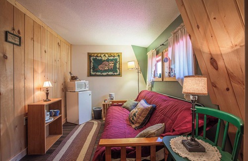 Robbinsville Cabin | Buffalo Creek Cabin | Hot Tub & Creekfront Escape