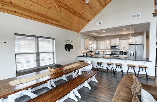 Lampe Cabin | Buffalo Lodge- Lake View w/Pickleball Court