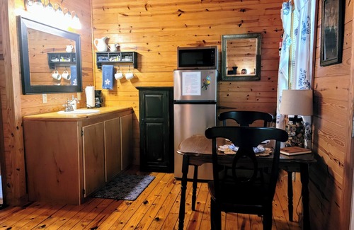 Harriet Cabin | Buffalo River Relaxation and Couple's refresh! Float. Swim, Fish, and Hike!
