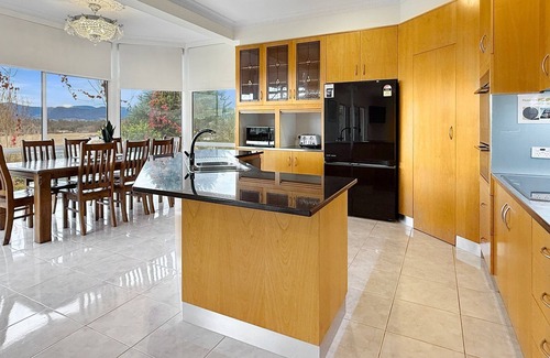 Merriang House | Buffalo River Retreat - 6 Bedroom