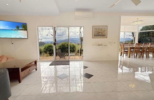 Merriang House | Buffalo River Retreat - 6 Bedroom