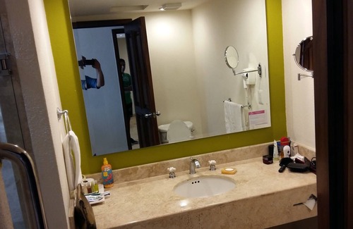 Las Glorias Hotel | BUGANVILLIAS RESORT FRONT BEACH GROUND FLOOR 8 PEOPLE LUXURIOUS, FULL AMENITIES