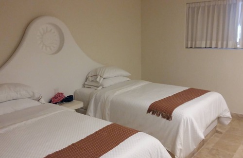Las Glorias Hotel | BUGANVILLIAS RESORT FRONT BEACH GROUND FLOOR 8 PEOPLE LUXURIOUS, FULL AMENITIES