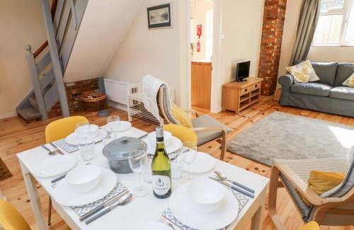 Newport House | BUGLE COTTAGE, pet friendly, character holiday cottage in Carisbrooke